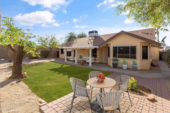 Building Photo - 2735 N Diego Cir