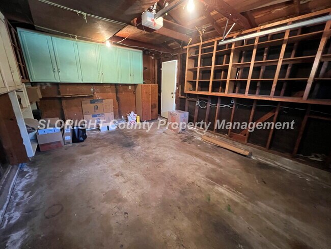 Building Photo - AVAILABLE AUGUST - Home on Foothill Road - 3 Bed / 1 Bath