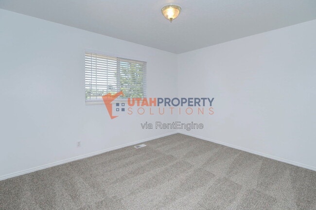 Building Photo - 496 W 330 S