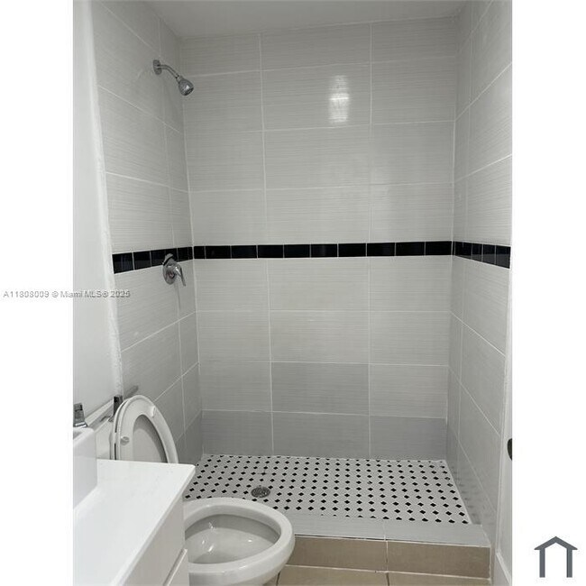 Building Photo - 1136 NW 55th St