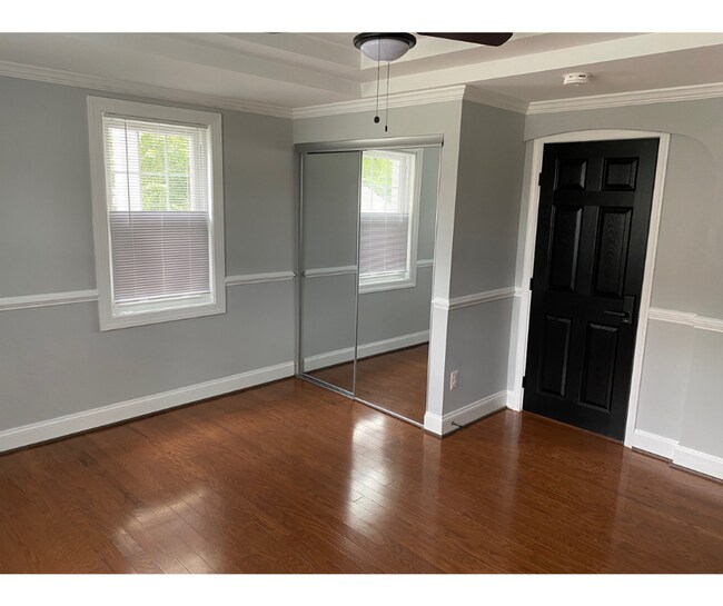 Building Photo - 4319 Kenwood Ave