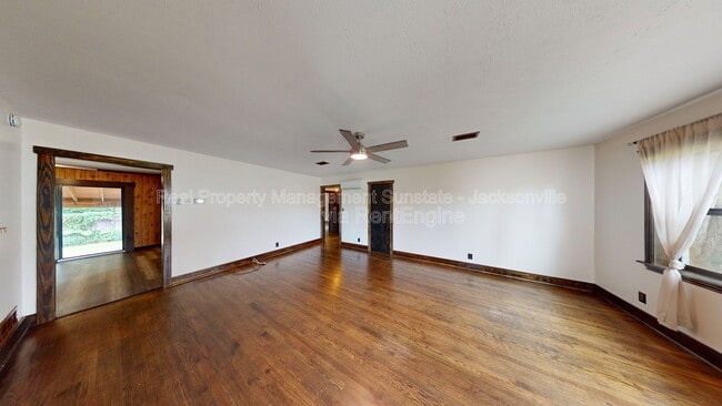 Building Photo - 7477 Greenway Dr