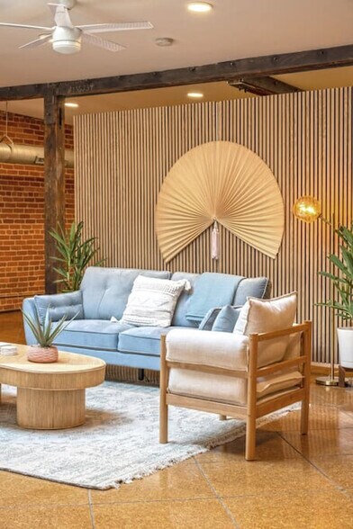 Building Photo - 120 E 13th St