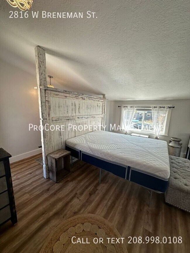 Building Photo - Charming Upper Unit Studio – Fully Furnished Above Garage | $1,195.00 | Near Downtown