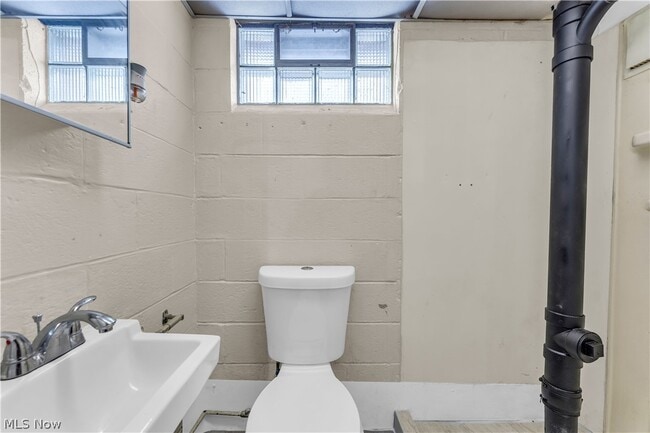 Building Photo - 21980 Ivan Ave