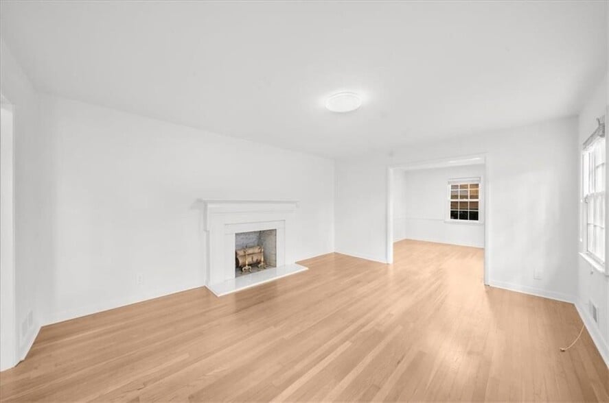 Building Photo - 4890 High Point Rd NE