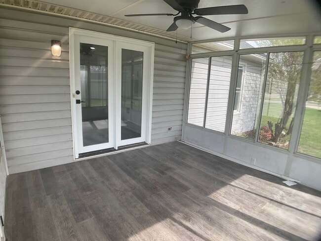 Building Photo - Gorgeous, Fully Renovated, 1 Level Living!