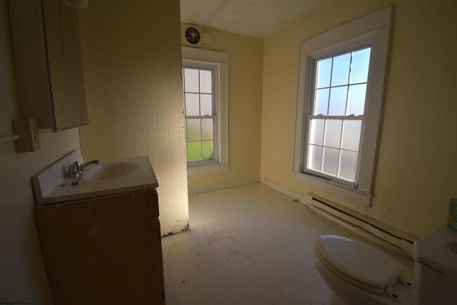 Building Photo - 678 Spruce St