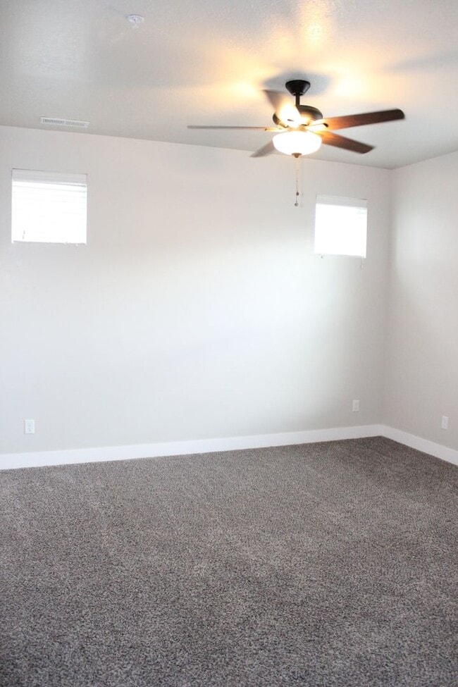 Building Photo - Reduced price