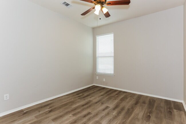 Building Photo - 2804 Hilcroft Ave