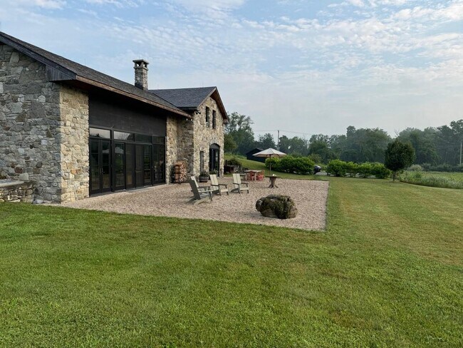 Building Photo - 691 Wiltsie Bridge Rd