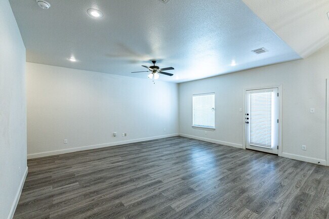 Building Photo - The Finer Things In Life/ The Town Homes o...