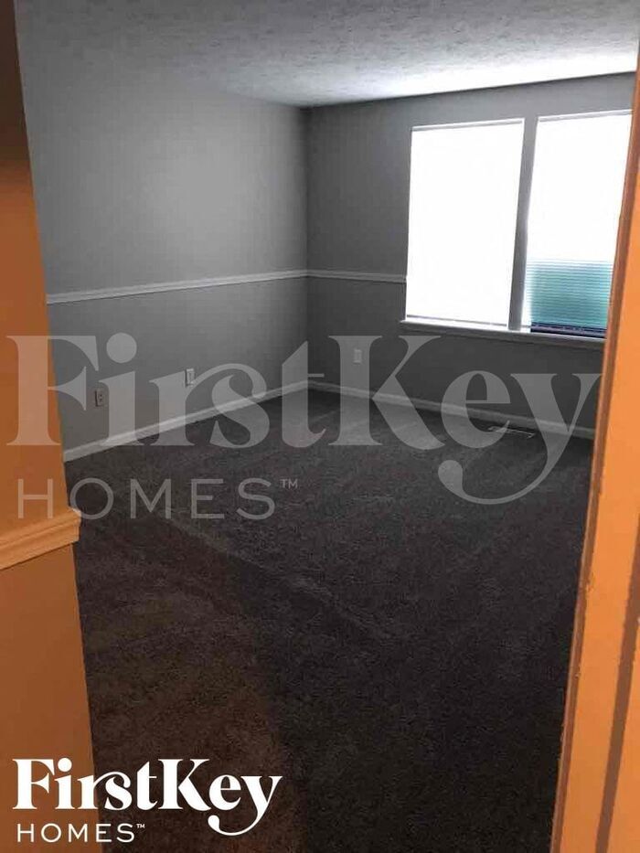 Building Photo - 10850 Snowdrop Way