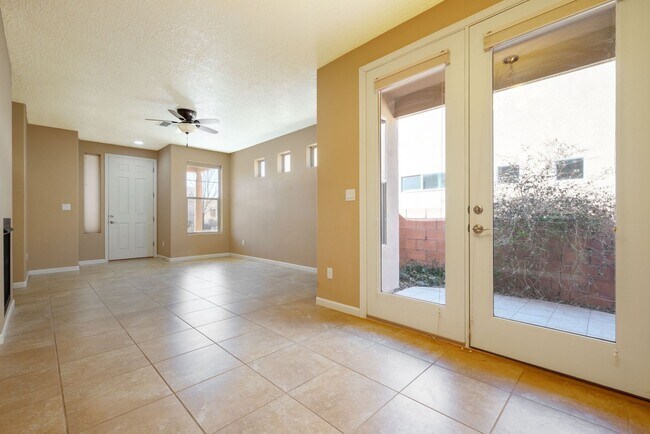 Building Photo - UNFURNISHED Gorgeous 2 Bedroom Home in Ran...