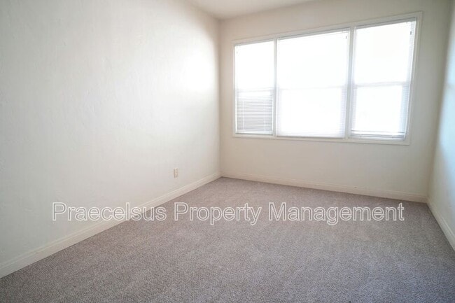 Building Photo - 5021 Garfield St