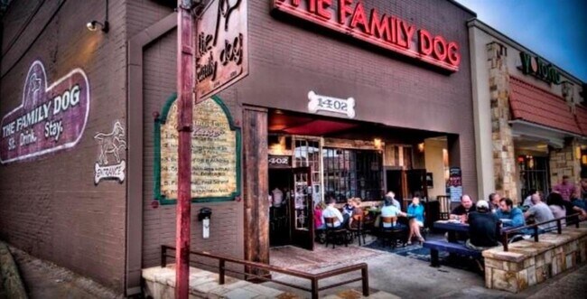 Building Photo - 961 E Rock Springs Rd NE