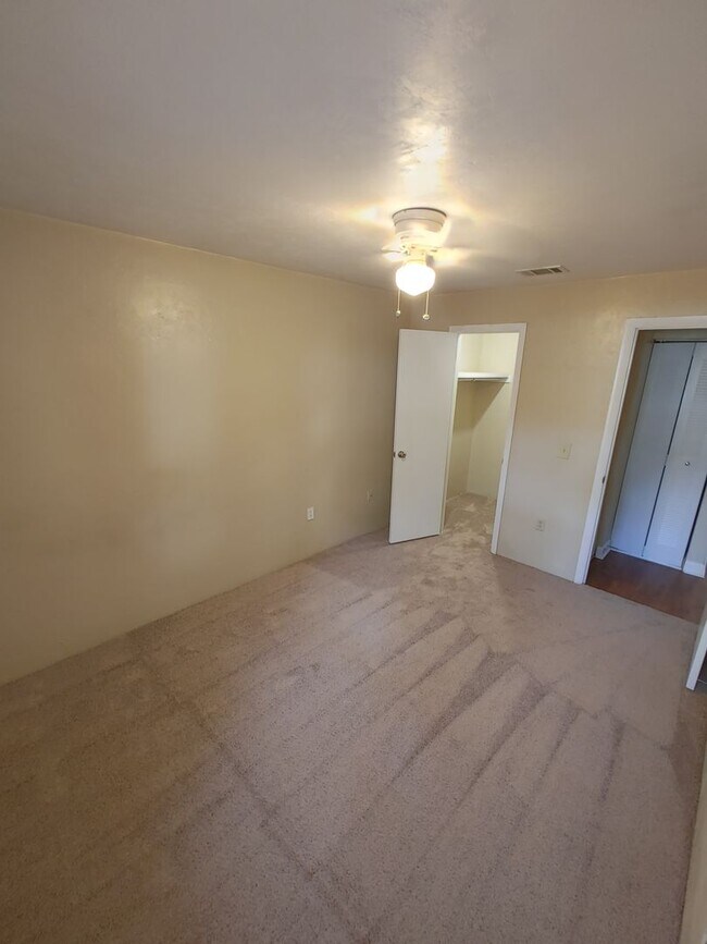 Building Photo - 4025 SW 21st Ln