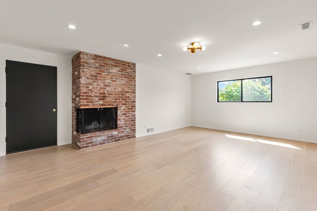 Building Photo - 1425 NW 122nd Ave