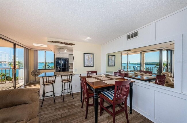 Building Photo - 6357 Bahia Del Mar Blvd S