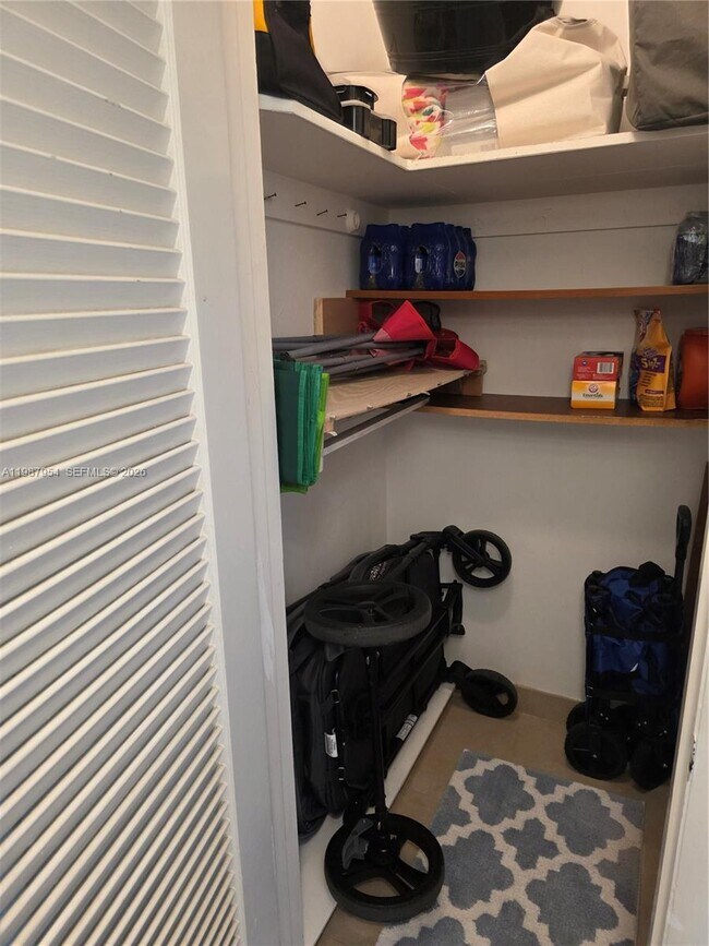 Building Photo - 2861 Leonard Dr