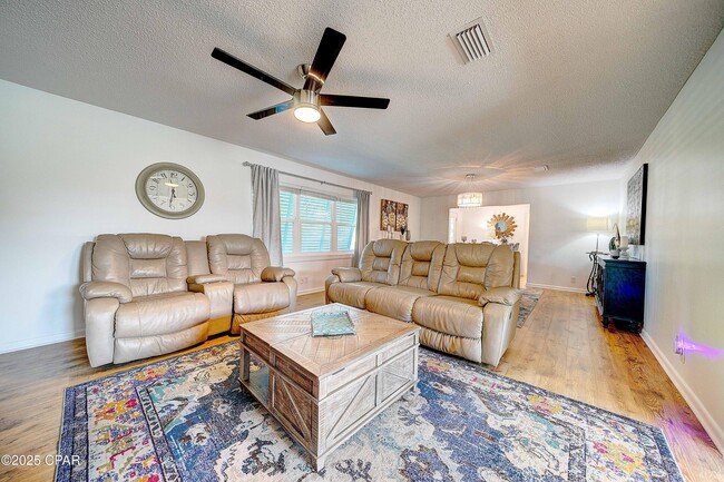 Building Photo - 2615 W 11th St