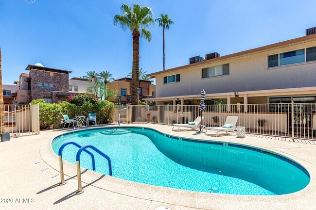 Building Photo - 4848 N Woodmere Fairway