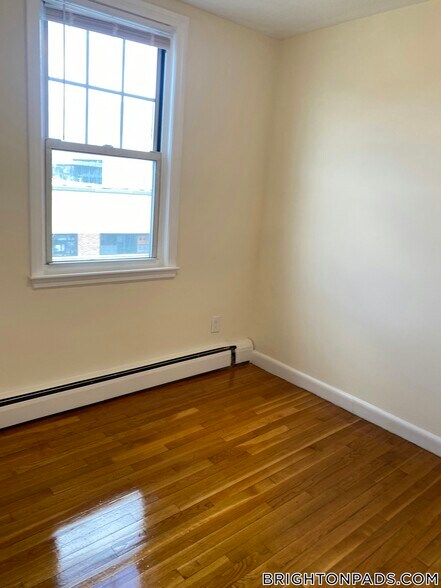 Building Photo - 168 N Beacon St