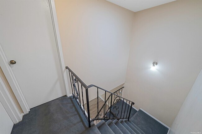 Building Photo - 339 Birchwood Rd