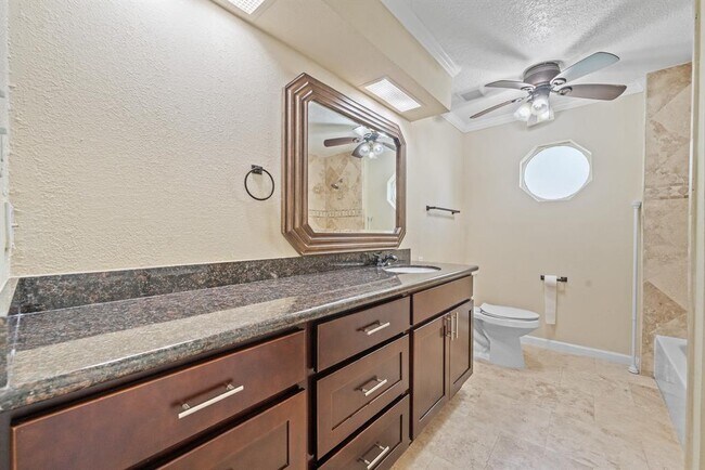 Building Photo - 5123 Shady Oaks Ln