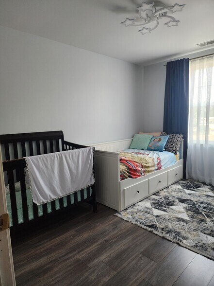 2nd bedroom - 1 Longspur Ct