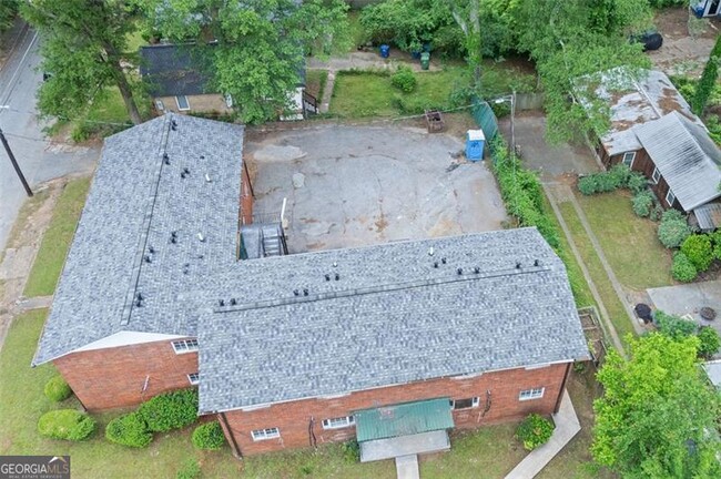 Building Photo - 1060 Oak St SW