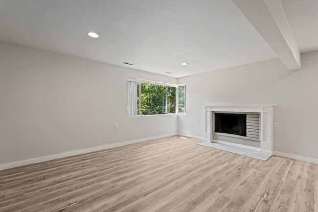 Building Photo - 13726 SE 24th St