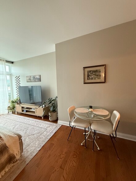 Building Photo - 140 S River St