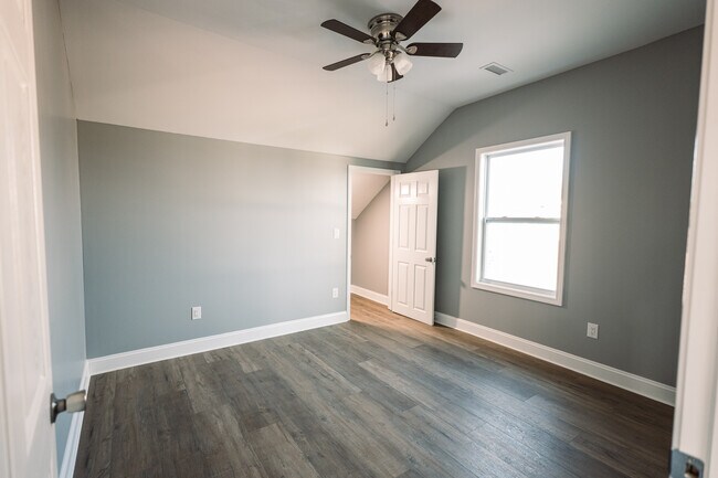 Building Photo - UNIT C