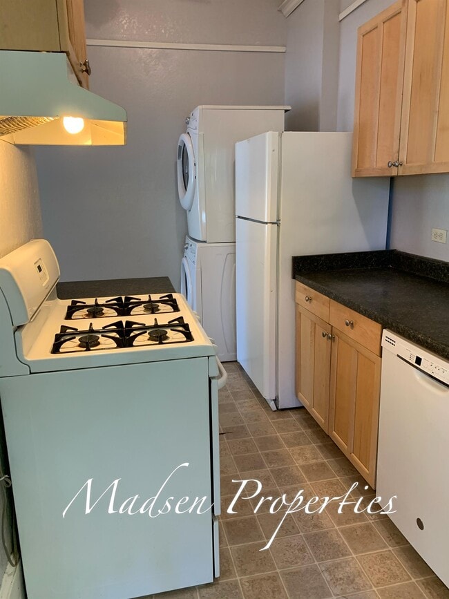 Building Photo - 397 E 6th St