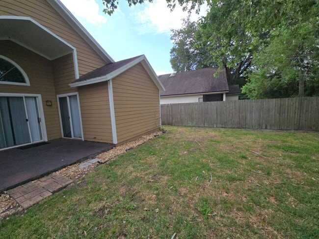 Building Photo - 129 Edgewater Cir