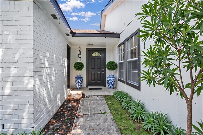 Building Photo - 14110 Bell Towne Dr