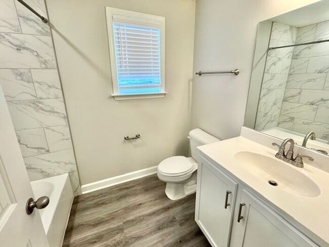 Building Photo - Now Leasing a 5-bedroom 3 bath home in Byh...