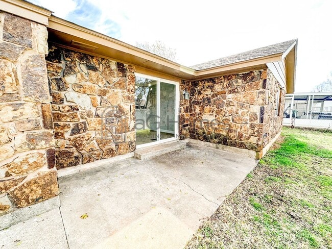 Building Photo - 730 Arlington Dr