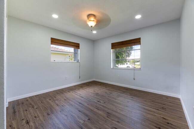 Building Photo - 3554 NW 25th Terrace