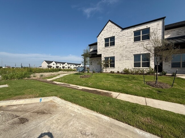 Building Photo - 1228 Arkansas Spgs St