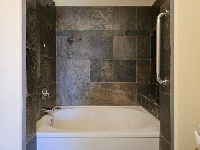 Building Photo - 1405 Vegas Verdes Dr