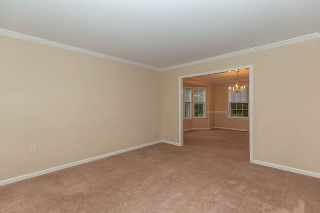 Building Photo - 4 bed, 2.5 bath Single Family Home in Charles Town's Locust Hill Community