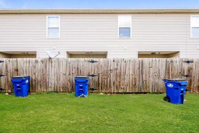 Building Photo - 8051 Logan Dr