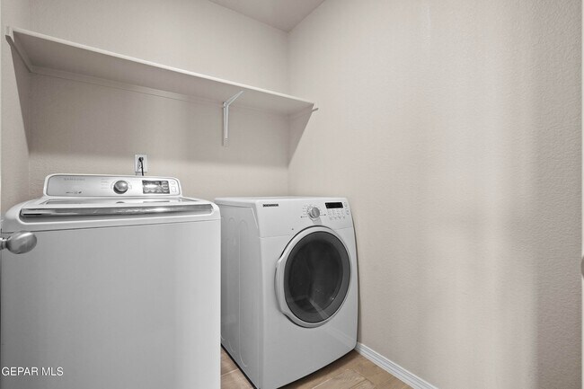 Building Photo - 956 Clapham St