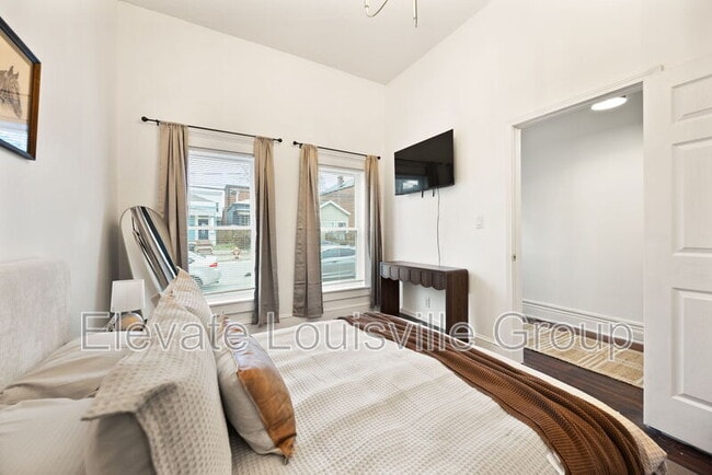 Building Photo - 915 S Shelby St