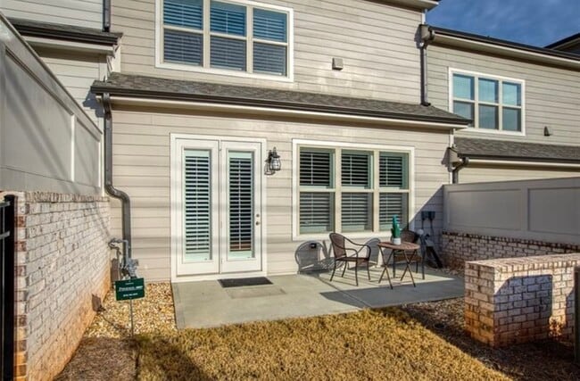 Building Photo - 3458 Fenton Dr