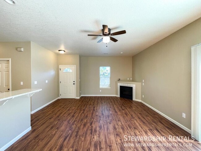 Building Photo - 618 Camden Ln