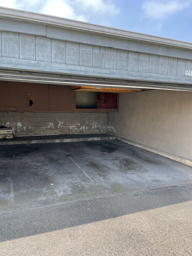 Building Photo - Charming 2-Bedroom Apartment w/parking in ...