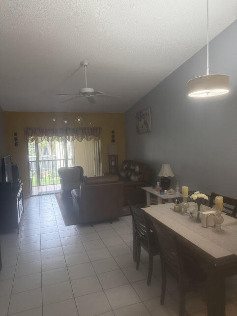 Building Photo - 7855 Willow Springs Dr